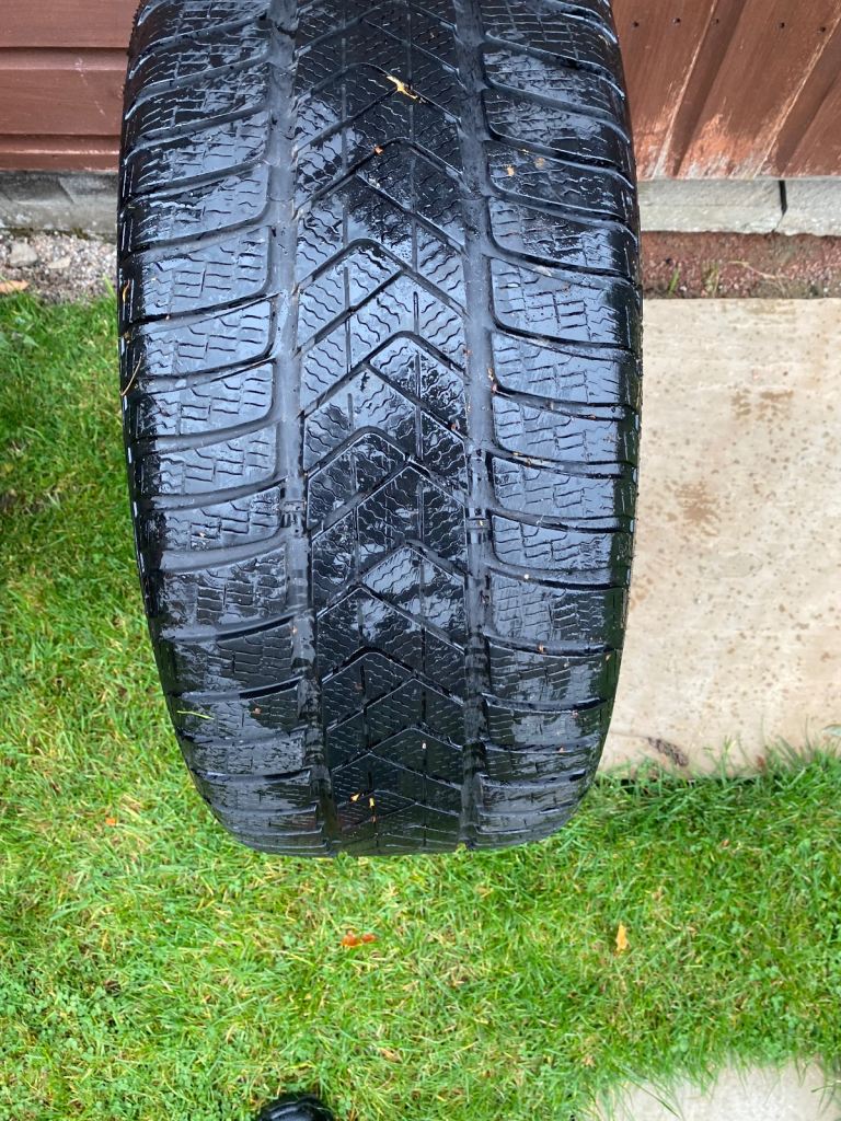4 winter tyres 235/40R19