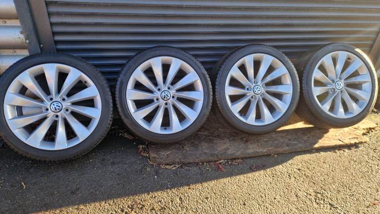 Genuine 18" Vw Passat Scirocco Golf Interlago Turbine 5x112 Alloy Wheels 3C8 601 025 D / Pirelli 