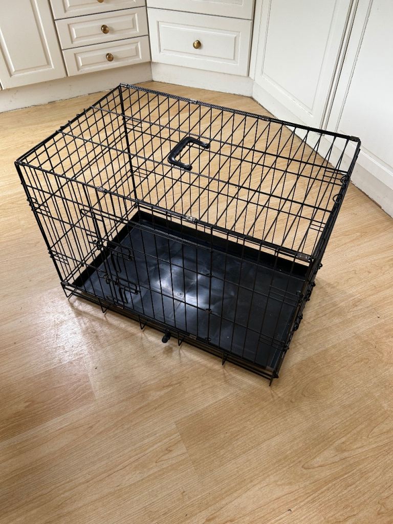 Metal dog crate with plastic floor