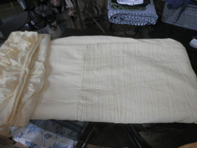 Gorgeous butter yellow king size duvet and pillow cases, with detailing.