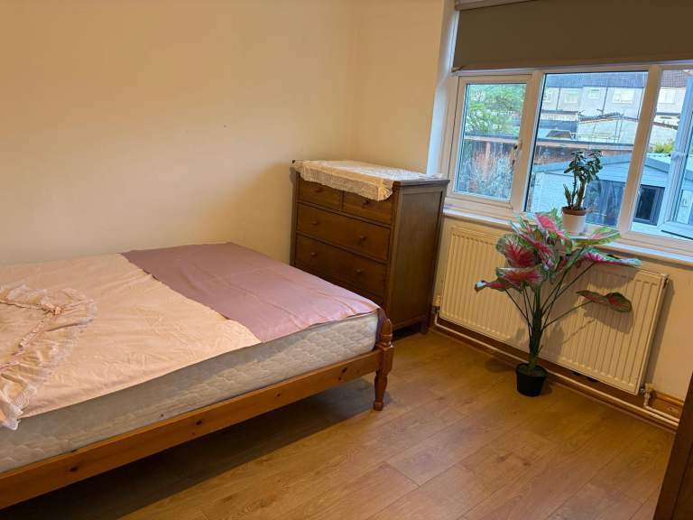 Double Room Available 10/04/2026