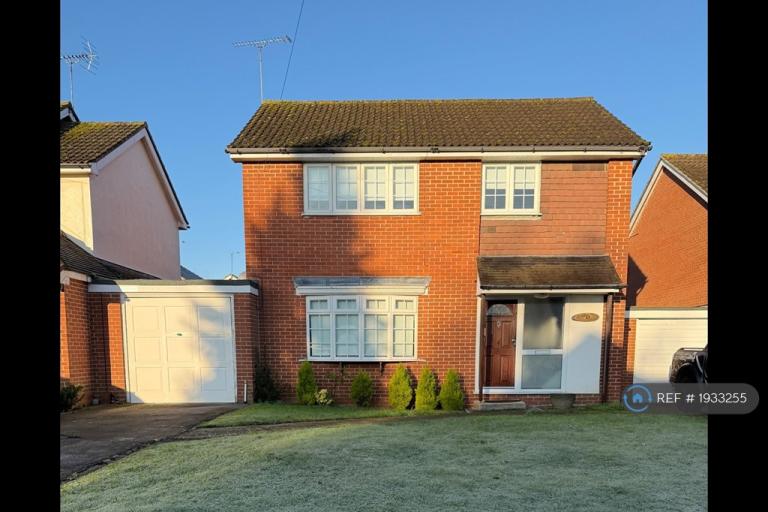 4 bedroom house in Avenue Road, Ingatestone, CM4 (4 bed) (#1933255)