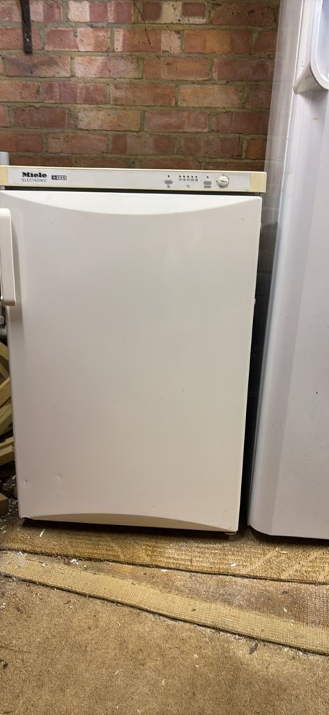 Miele freezer, under the worktop, manual defrost.