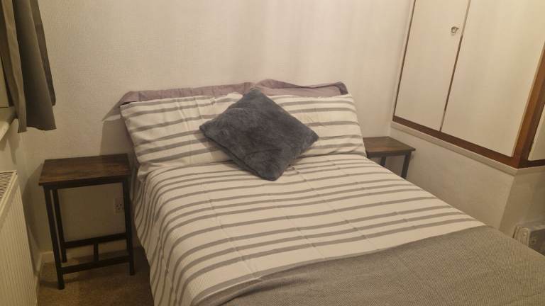 ​Room for Rent in Quiet, Friendly Romford Home – All Bills Included
