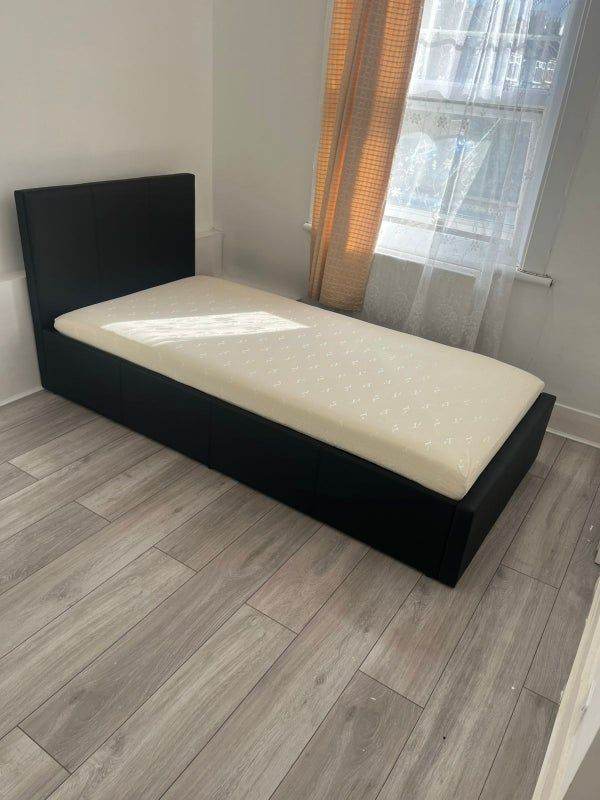 image for Single Room in Family Home in Croydon - Good Location!