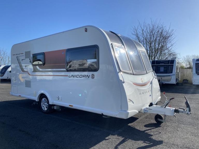 2015 BAILEY UNICORN SEVILLE LUXURY 2 BERTH TOURING CARAVAN