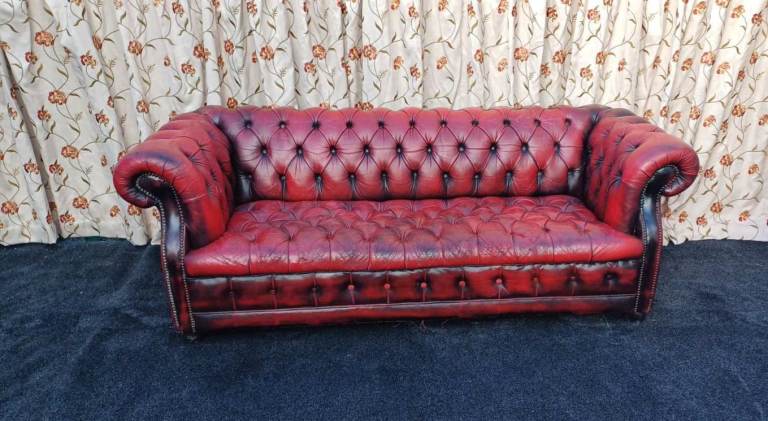 image for 3 seater red Chesterfield sofa 