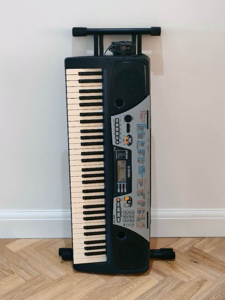 Electronic Yamaha Keyboard with Stand and Music Rest – Good Condition
