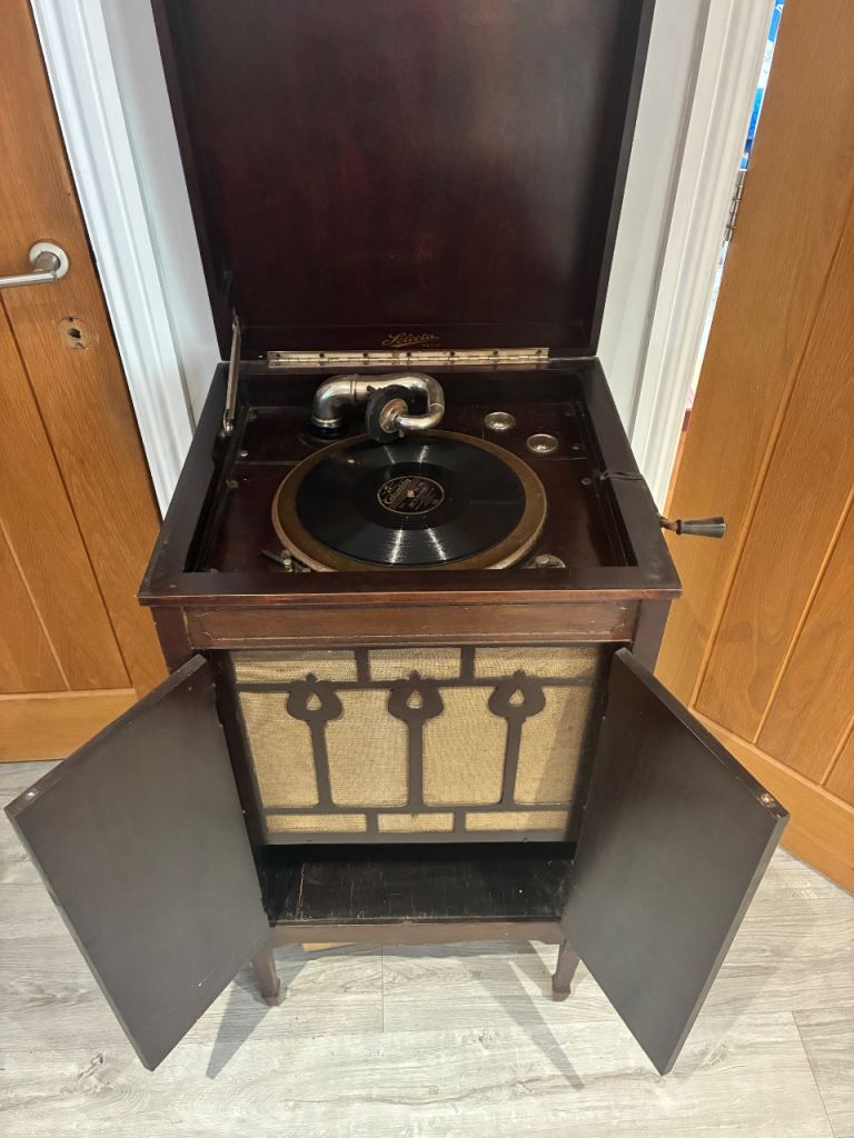 Rare - antique selecta gramophone with speak