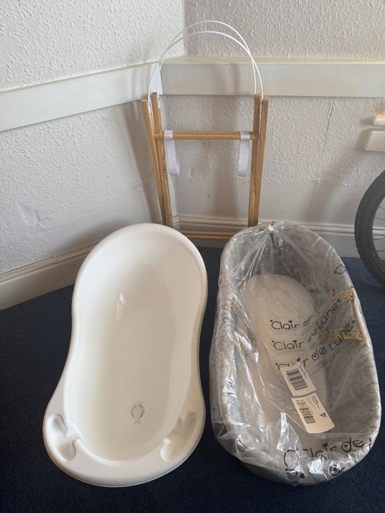 Boots Baby Bathtub & Clair de Lune Moses Basket Stand