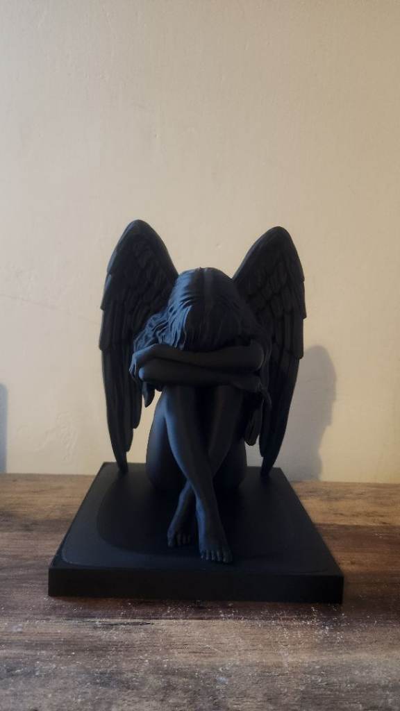 Crying angle figure 