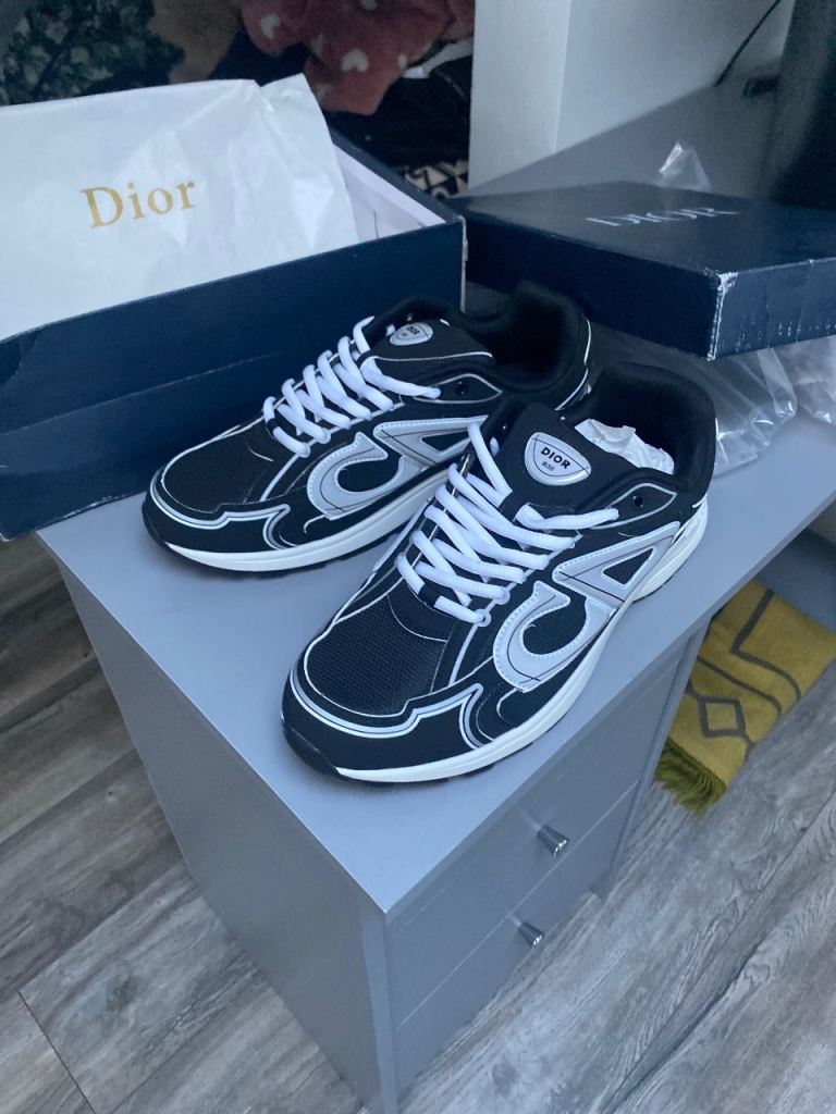 Dior B30 black and White Trainers – Brand New