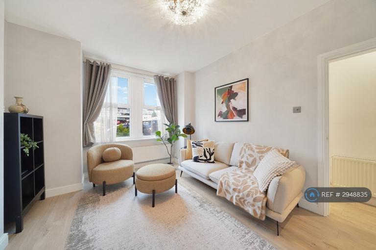 2 bedroom flat in Fountain Road, Tooting, SW17 (2 bed) (#2948835)
