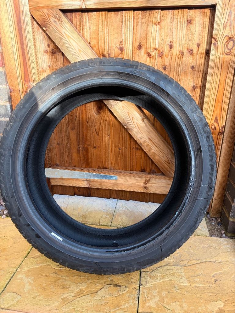 235/45/21 Pirelli scorpion 