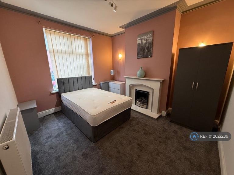 1 bedroom in Kirkman Avenue, Eccles, Manchester, M30 (#2622236)