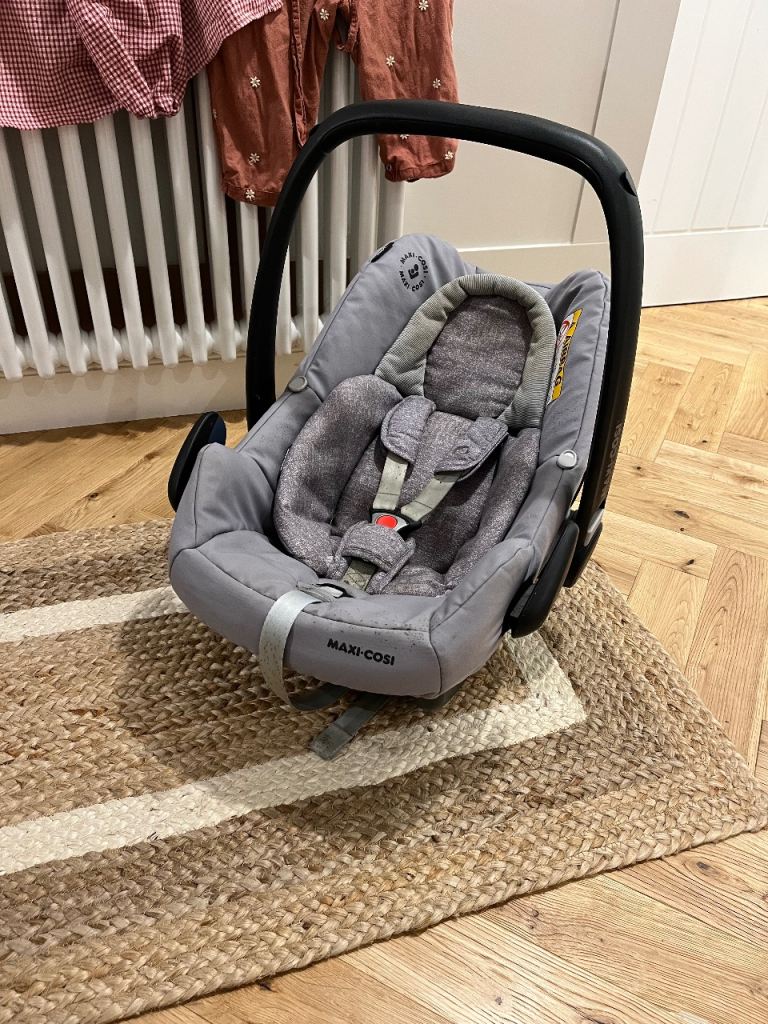 Maxi cosi car seat with iso fix