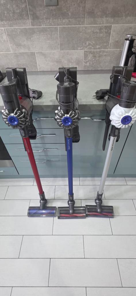 Cordless vacuum cleaner dyson v6 with brand new battery 