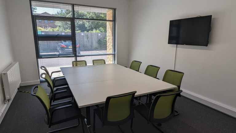 Private Office in HAYWARDS HEATH RH161UA for 4 Workstations, Ready to Use
