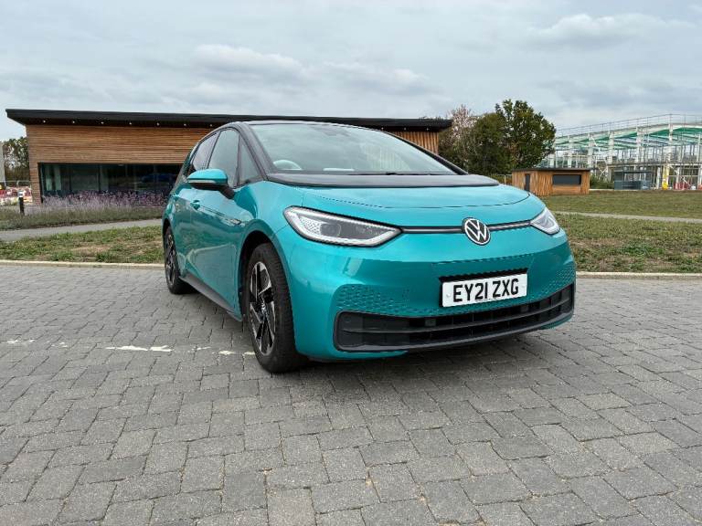 Volkswagen, ID.3, Hatchback, 2021, Magenta with rare white interior.