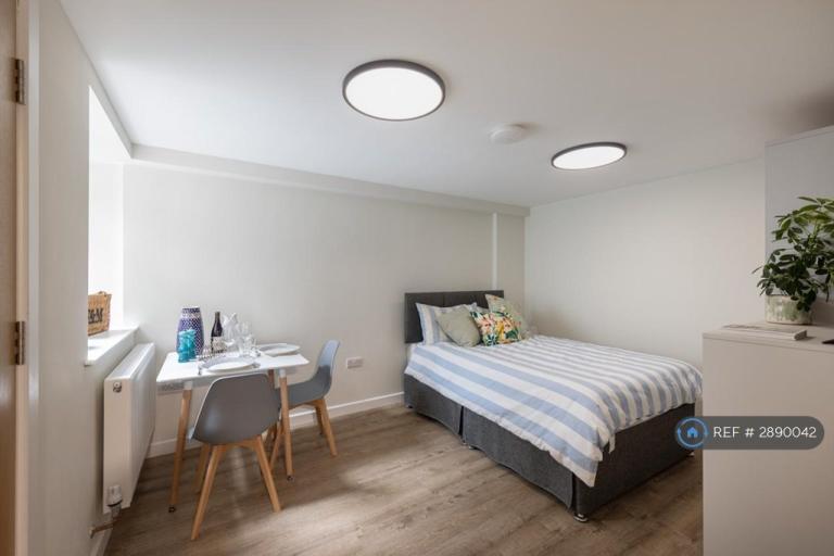 1 bedroom in Dene Street, Dorking, RH4 (#2890042)