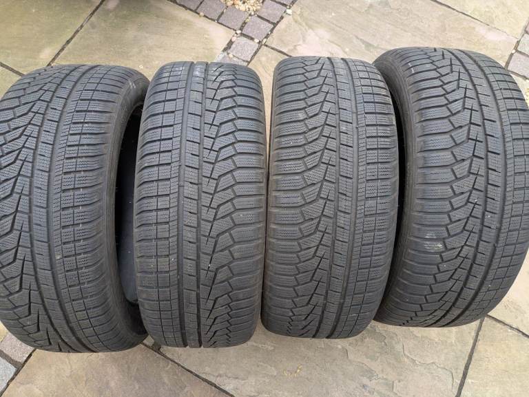 Set of 4 Winter Tyres; Hankook Winter icept 235/50 R19 103H