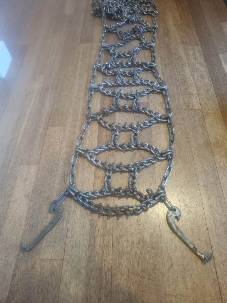 Snow or Forestry Studded Tyre Chains