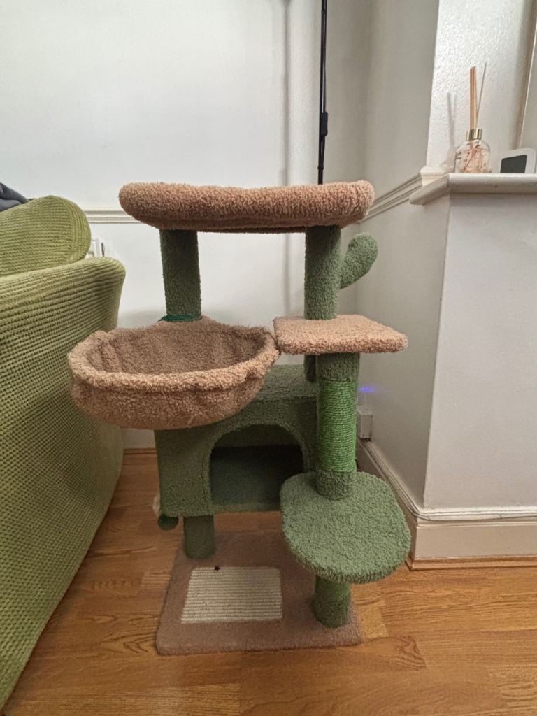 Cat tree, scratching post and Bed 