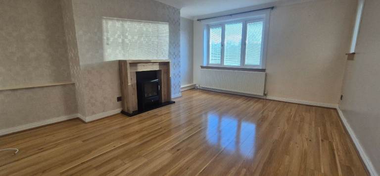 Three Bedroom Flat - Ardnahoe Avenue, Toryglen