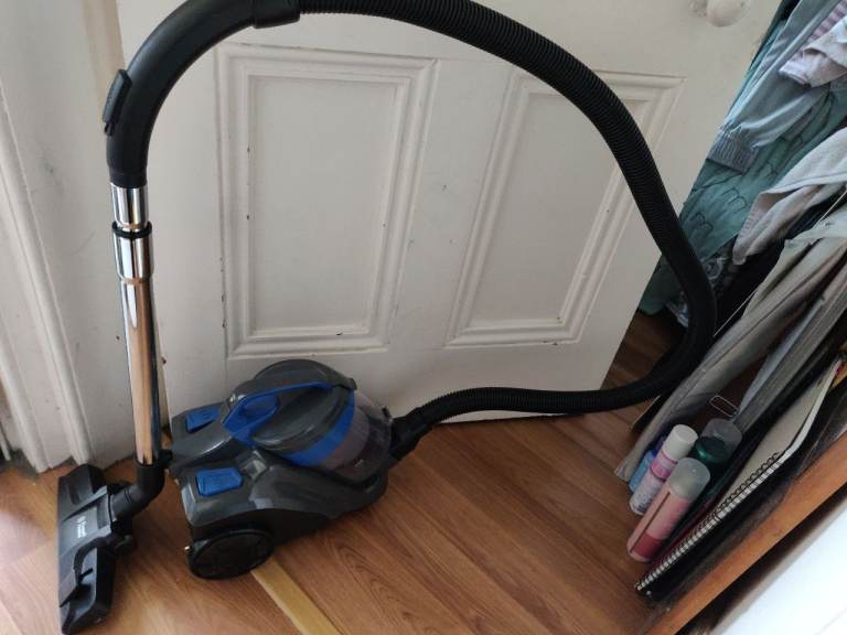 Amazon Basics VC52007U Bagless Cylinder Vacuum Cleaner - Good Condition