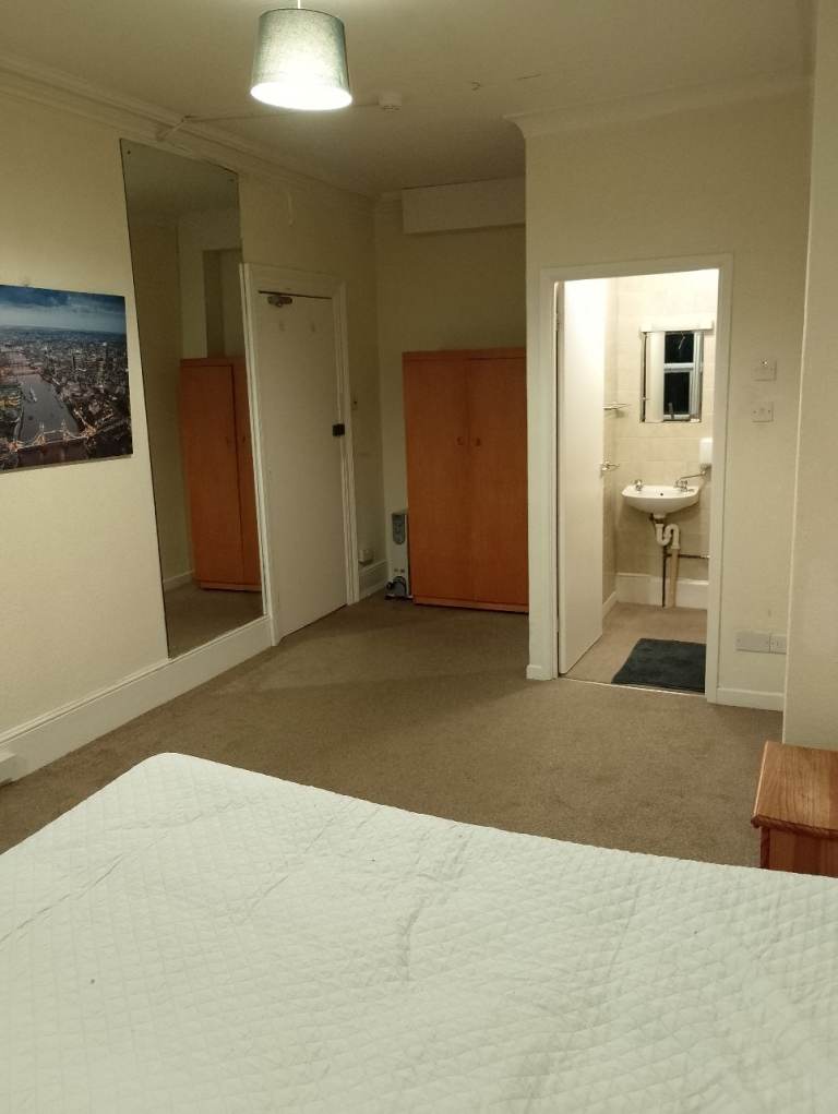 Exceptionally Large En-Suite Room in Bournemouth