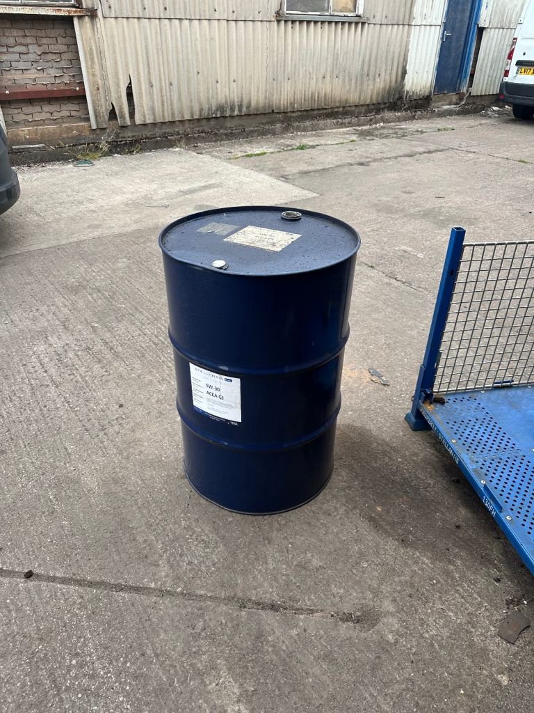 200l oil drum. 