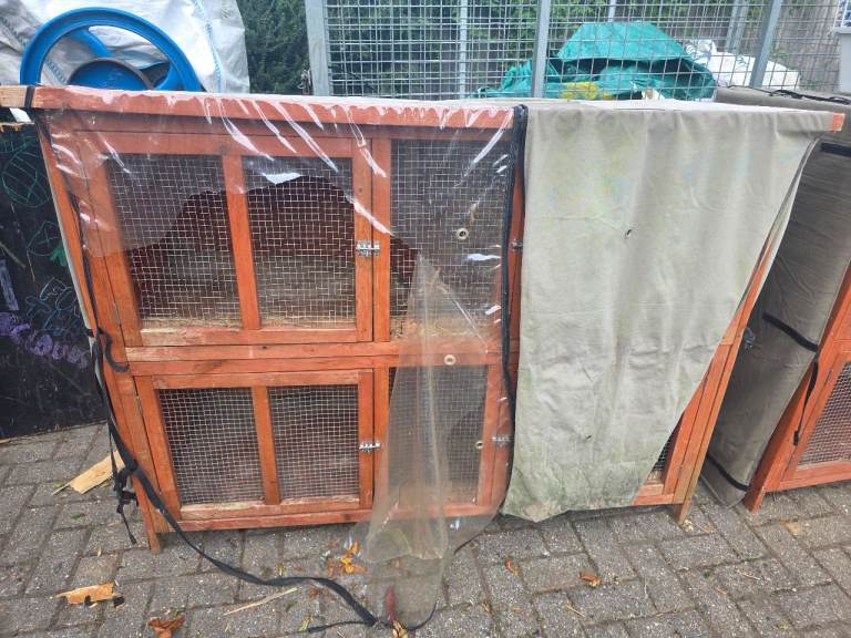 Double rabbit/guinea pig hutch 