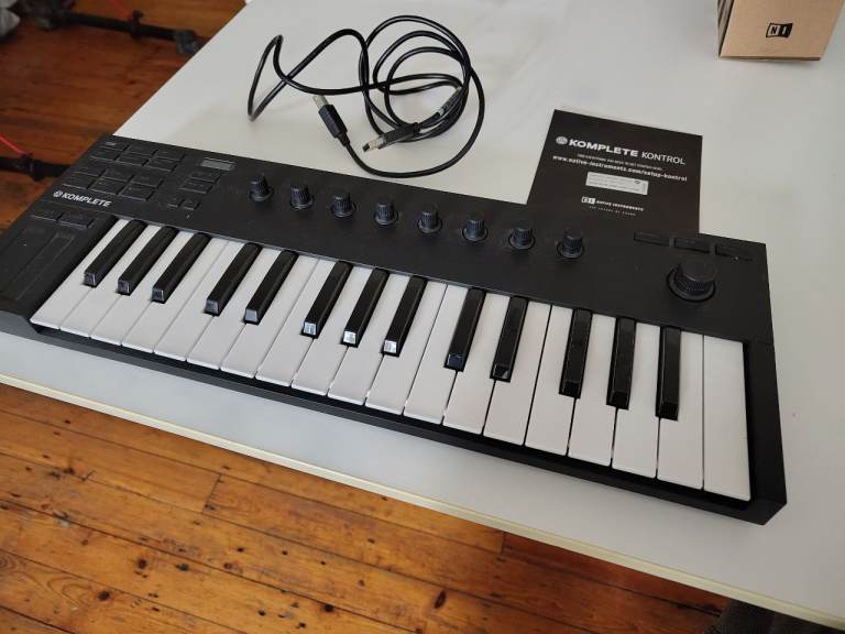 Komplete Kontrol M32 Keyboard 