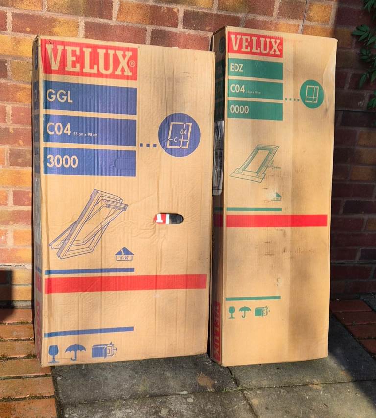 VELUX GGL C04 3000 Pine Centre Pivot Roof Window With Matching EDZ C04 0000 Tile Flashing Kit