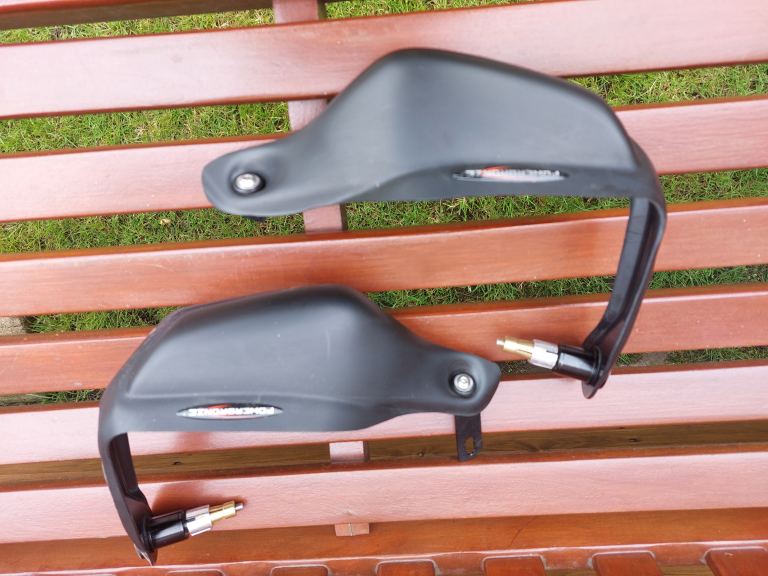 Suzuki GSXS1000GT hand guards