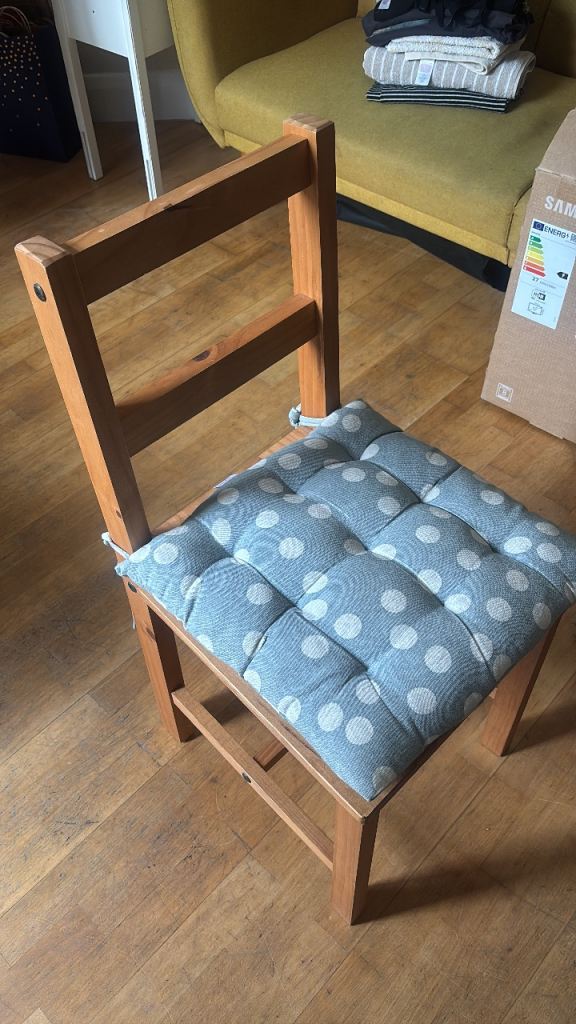 FREE 4 Wooden Dining Chair + dining table 