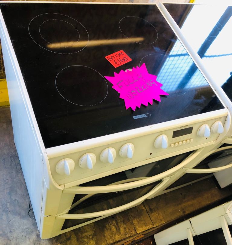 🚚 hotpoint 60cm Wide Electric cooker with double oven and dual grill can deliver £160