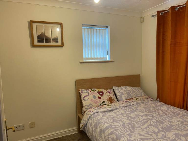 Spacious & Cosy Double Room For Rent AT RM16 6NA