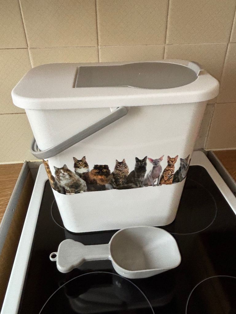  Cat Food Storage Container 