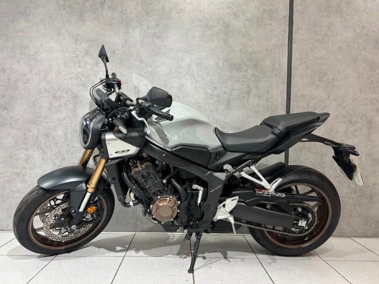 2025 Honda CB650R E-CLUTCH - ONY 233 MILES!!