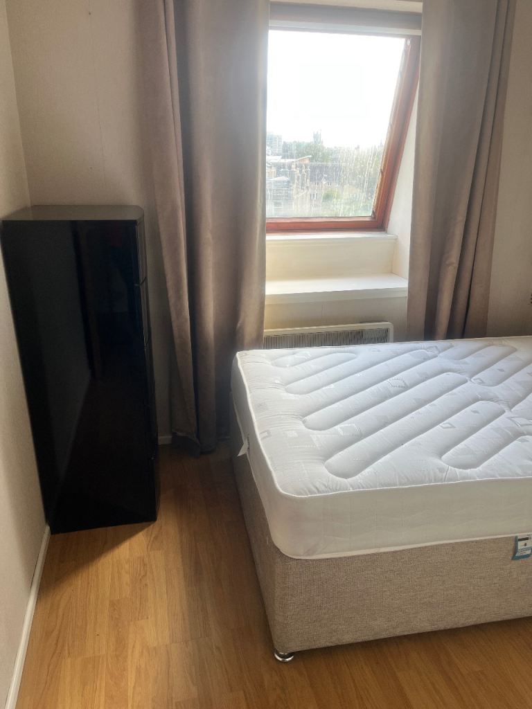 Double bedroom for rent at Urquhart terrace 