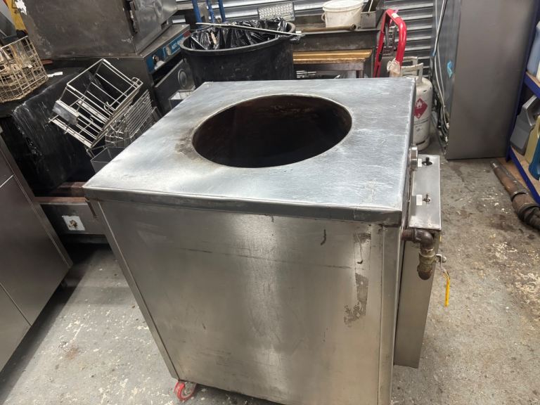 Commercial Stainless Steel Gas Tandoor Oven – Good Condition