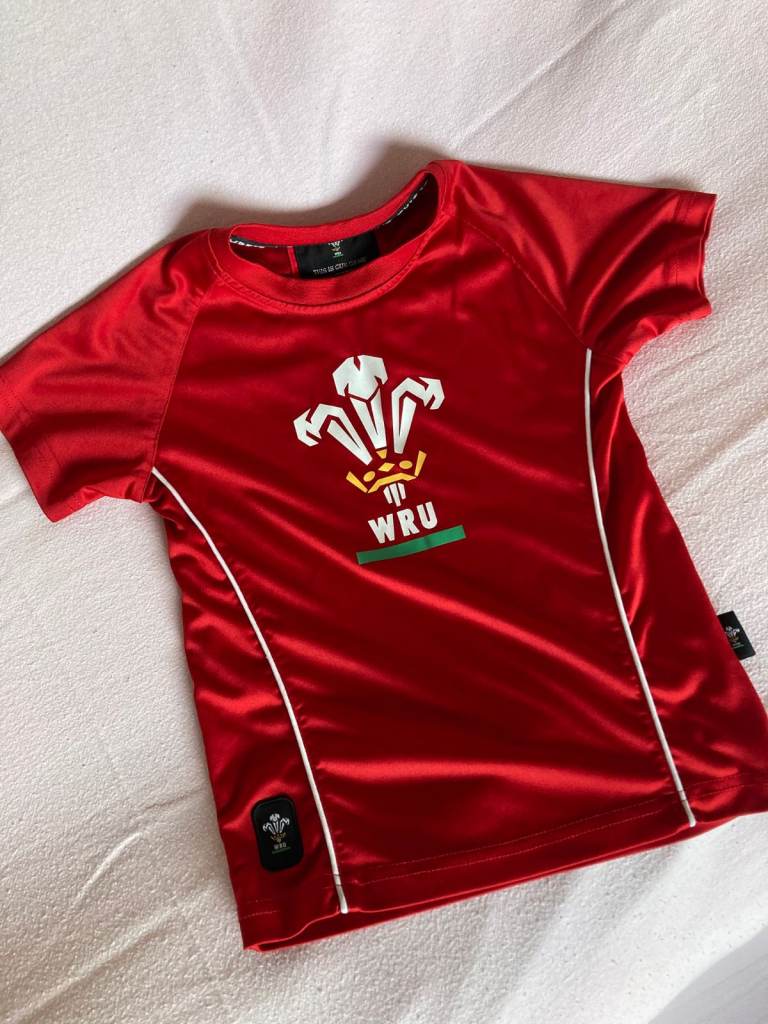 WRU t-shirt.  3-4 years 