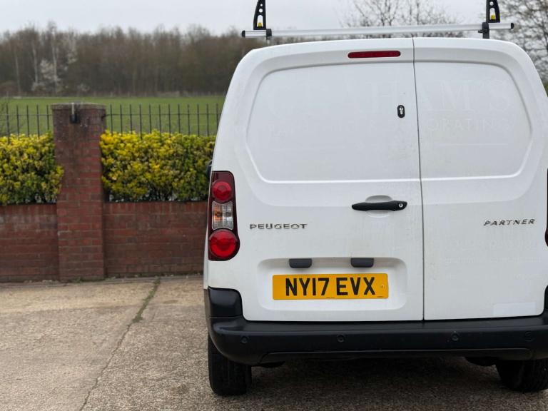 2017 Peugeot Partner 850 1.6 BlueHDi 100 Professional Van [non SS] PANEL VAN DIESEL Manual