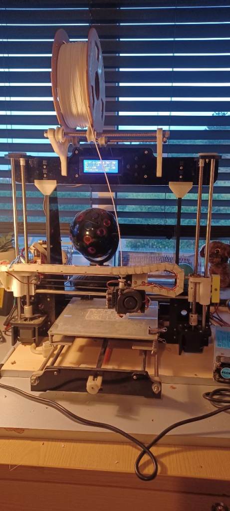 3D Printer ANET A8 with some filliment