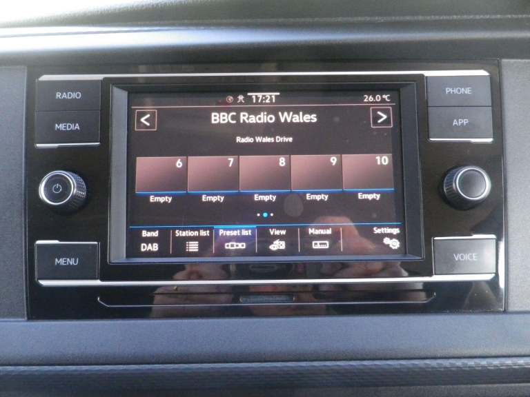 VOLKSWAGEN TRANSPORTER 2.0 TDI T32 Kombi Startline DSG Auto with VW Towbar in