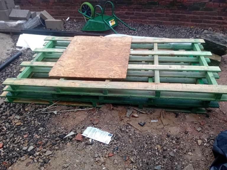 Large pallets free to collect from didsbury