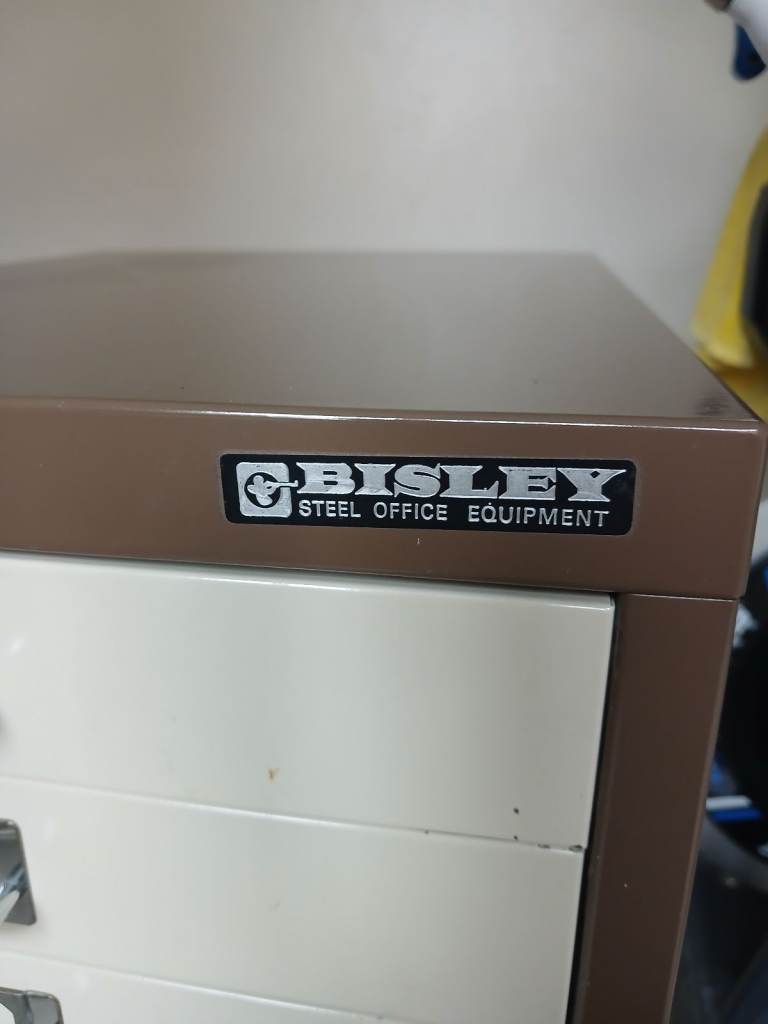 Filing cabinet 