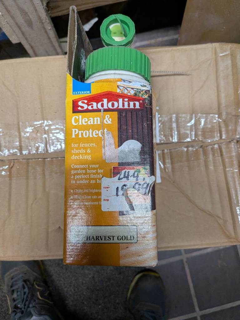 Garden fence spray 