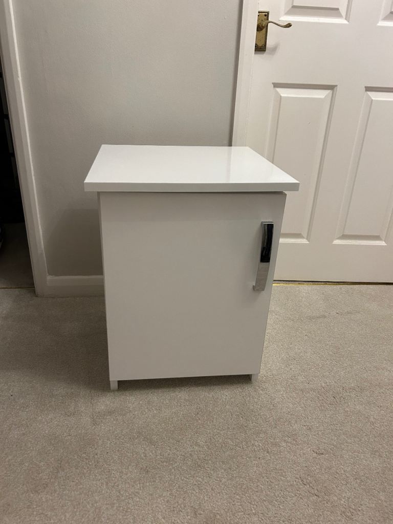 White High Gloss Bedside Cabinet – As Good As New